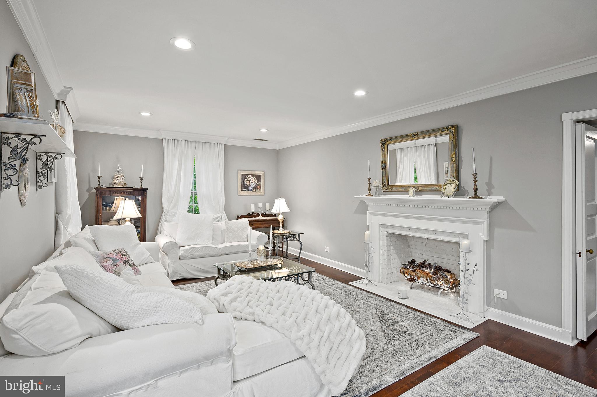 2445 Pickwick Road Baltimore, MD 21207 - Photo 16 of 58 Living Room