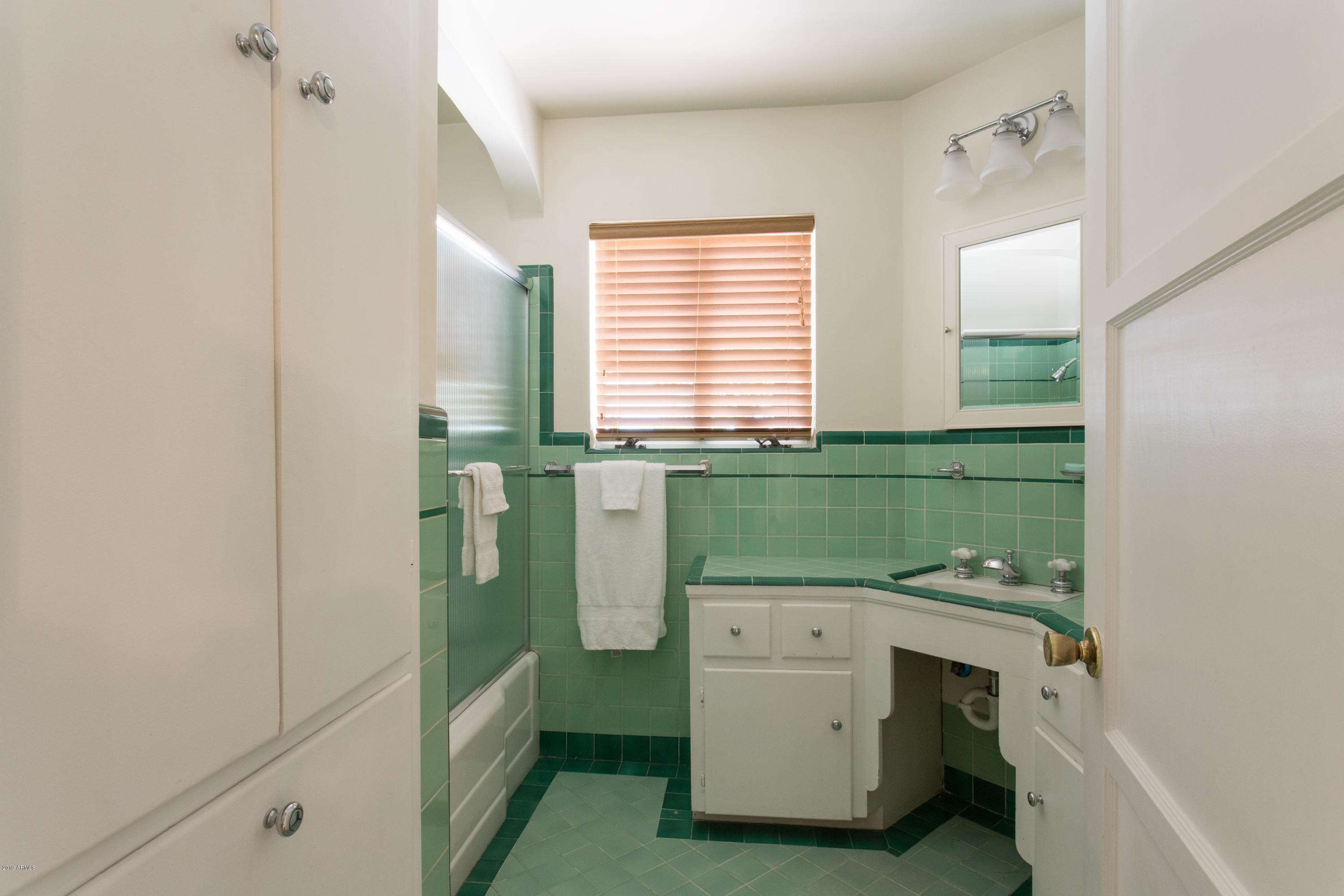 321 East Alvarado Road Phoenix, AZ 85004 - Photo 19 of 26 321 E Alvarado hall bath 1