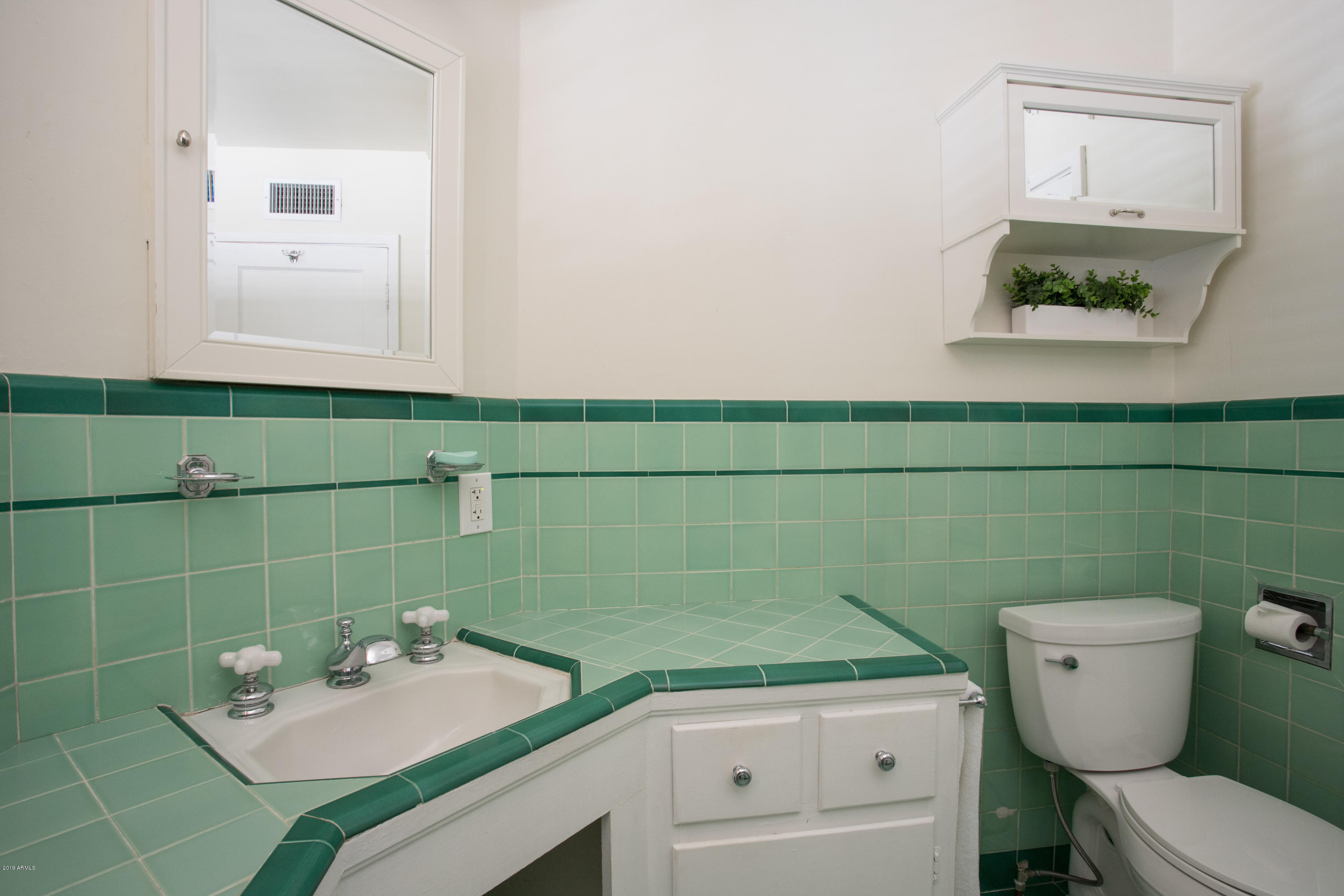 321 East Alvarado Road Phoenix, AZ 85004 - Photo 21 of 26 321 E Alvarado hall bath 3