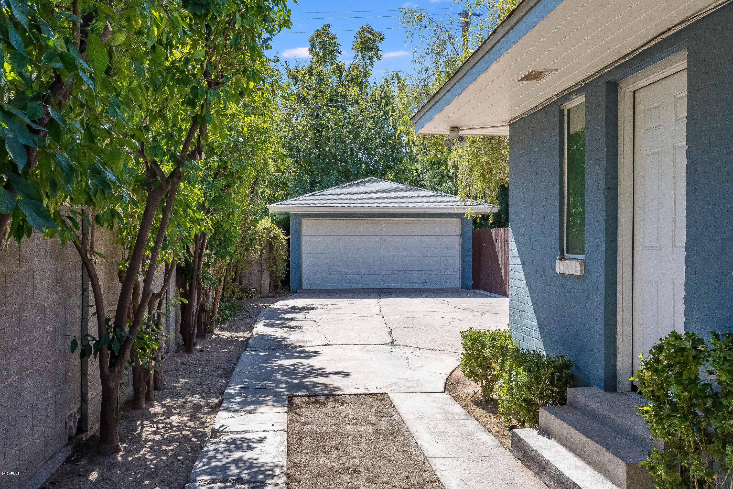 321 East Alvarado Road Phoenix, AZ 85004 - Photo 26 of 26 321 E Alvarado garage