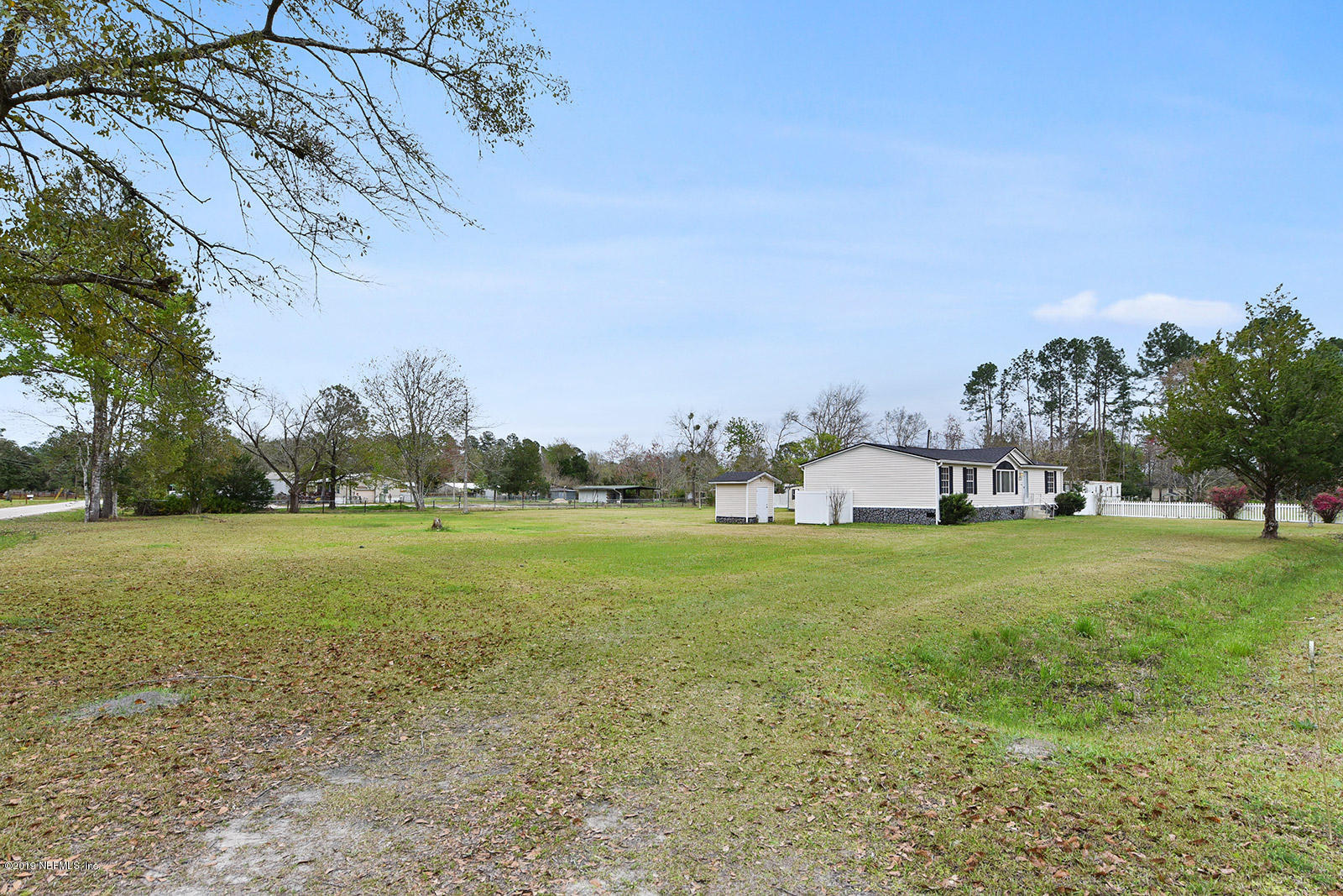 75302 Edwards Road Yulee, FL 32097 - Photo 3 of 25 a backyard of a house with lots of green space