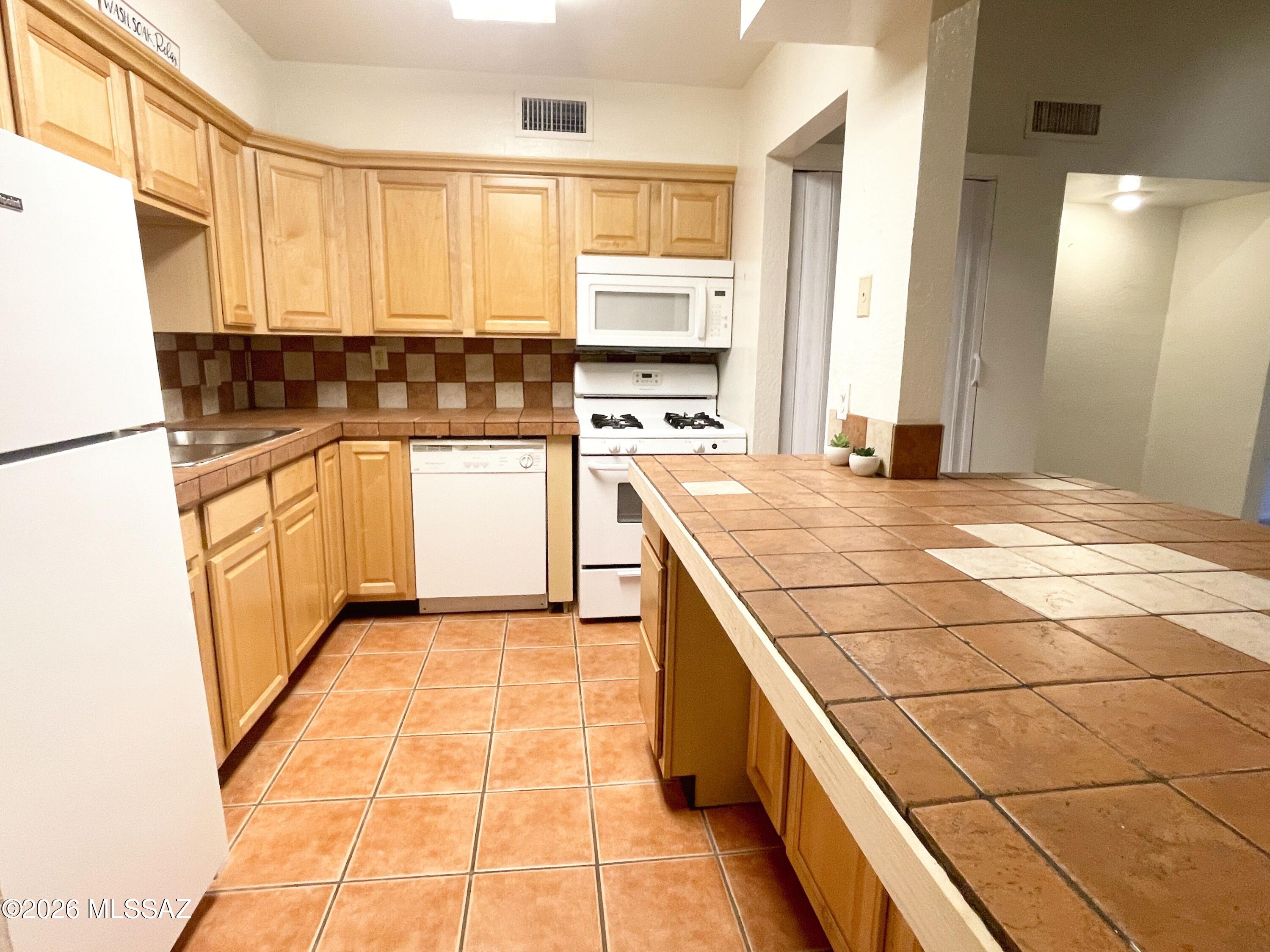 3750 North Country Club Road, Unit 6 Tucson, AZ 85716 - Photo 8 of 24 3750 (13)