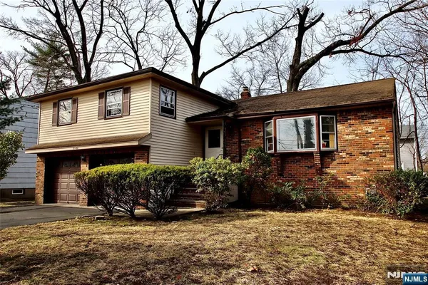 $825,000 | 5-22 Dorothy Street, Fair Lawn, NJ 07410