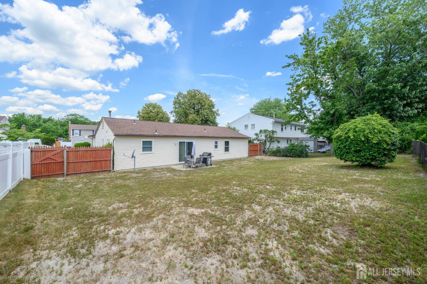 5 Evergreen Place Howell, NJ 07731 - Photo 23 of 31