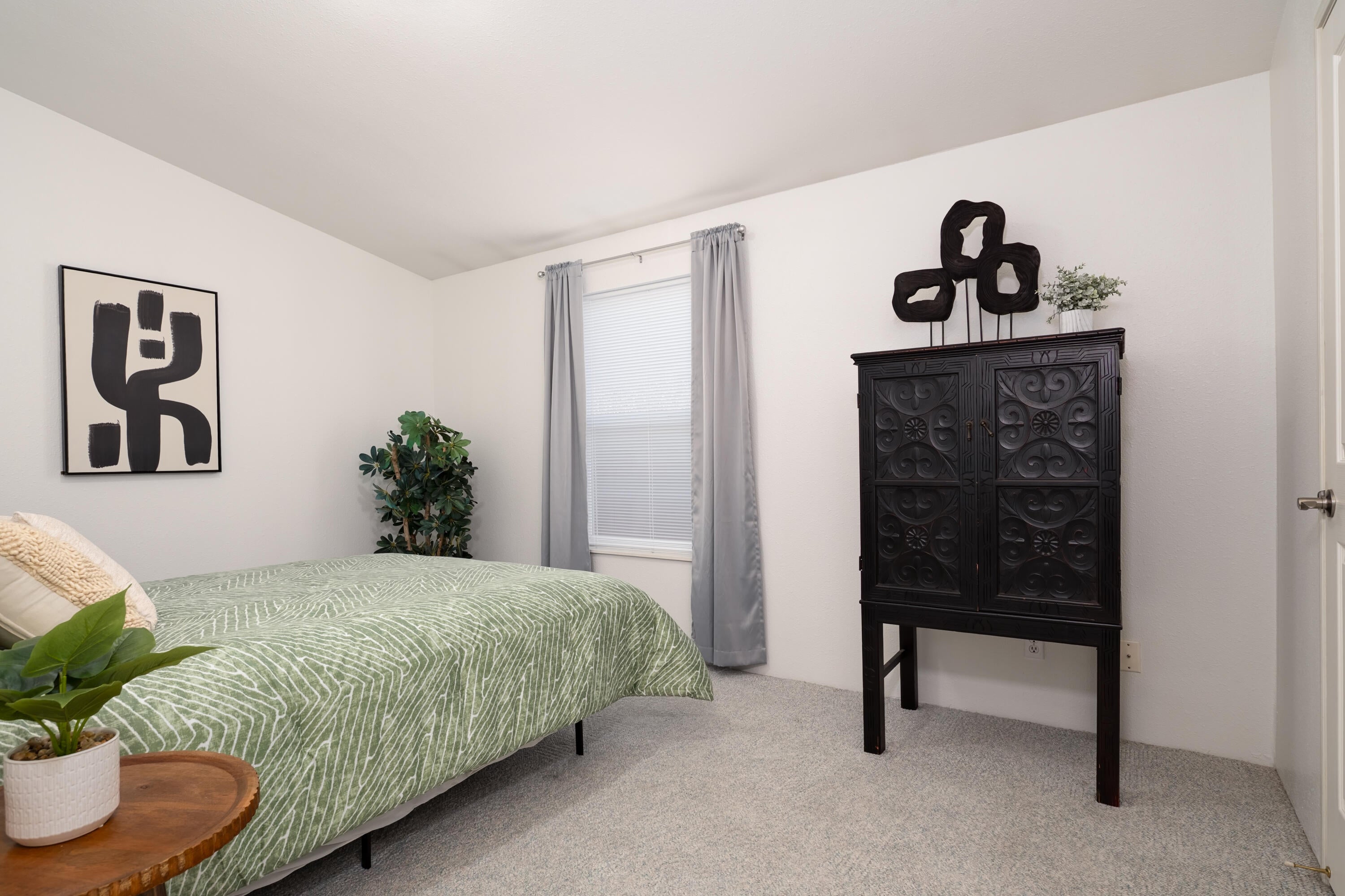 555 Freeman Road, Unit 73 Central Point, OR 97502 - Photo 17 of 33 Bedroom 3