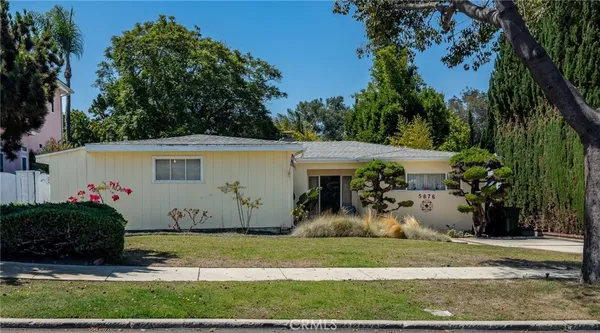 $1,085,000 | 5876 West 75th Street, Los Angeles, CA 90045