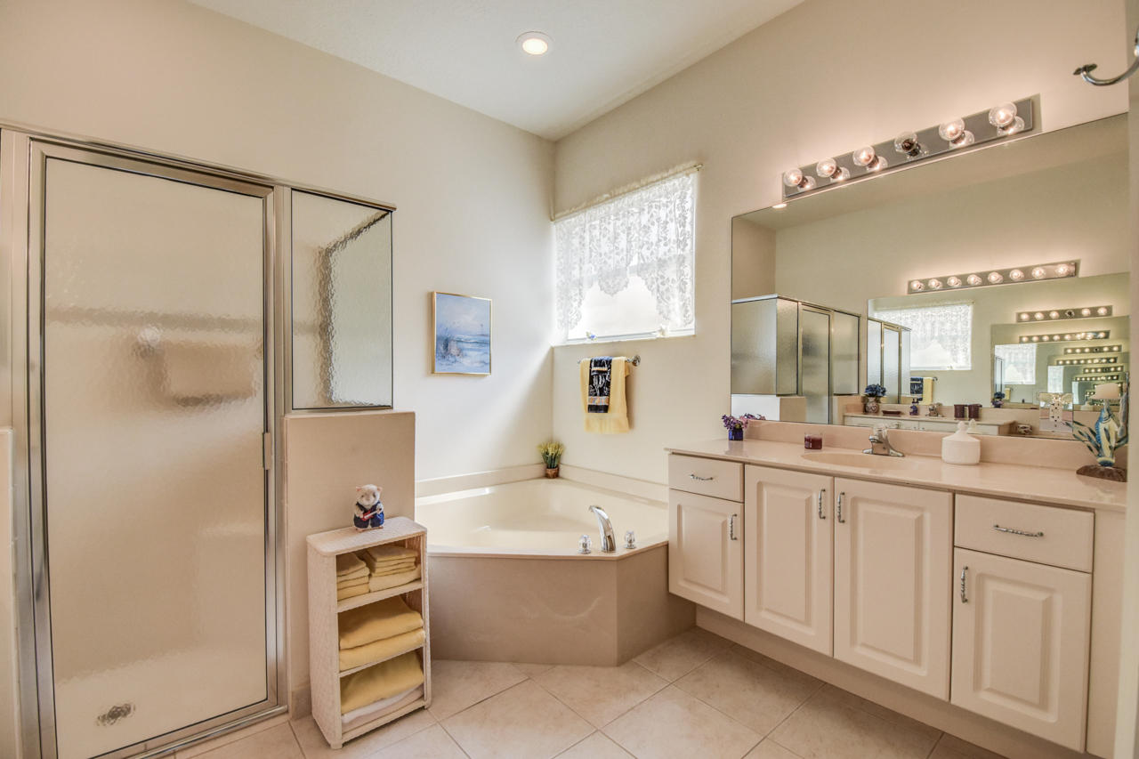 353 Springview Loop Port St. Lucie, FL 34986 - Photo 11 of 17 Master bathroom