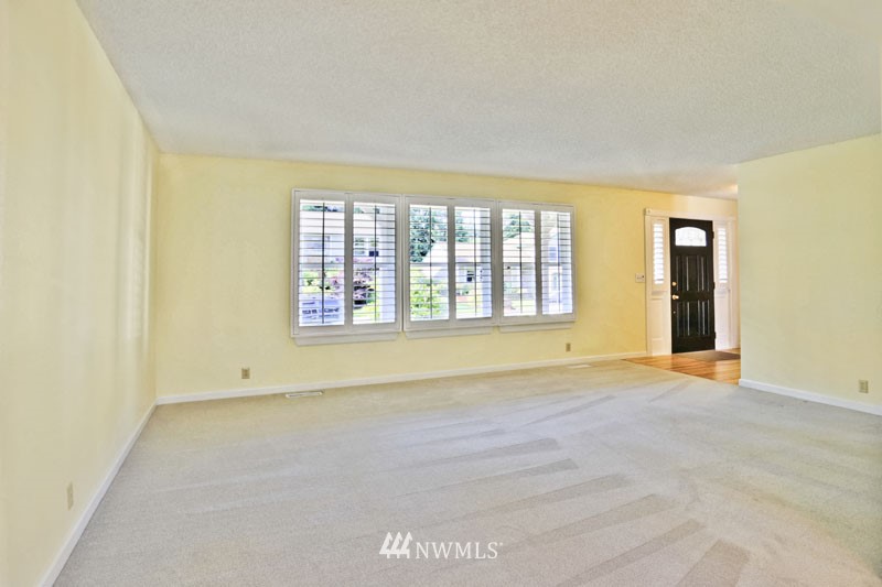 2927 167th Street Southeast Bothell, WA 98012 - Photo 4 of 18