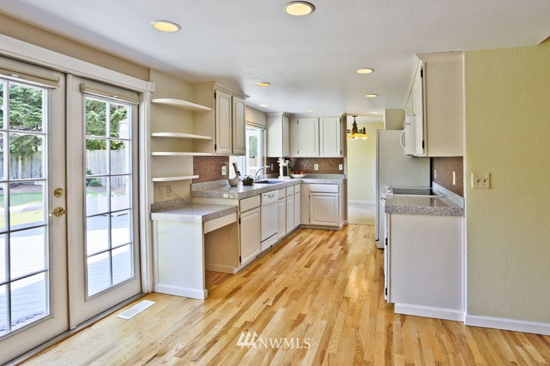 2927 167th Street Southeast Bothell, WA 98012 - Photo 5 of 18
