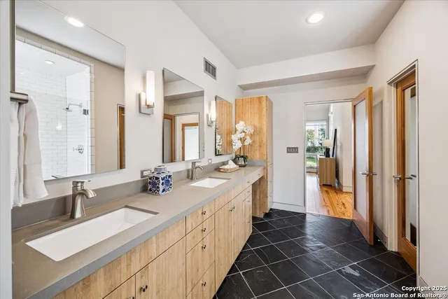 $2,500 | 1021 Harvard Street, Houston, TX 77008