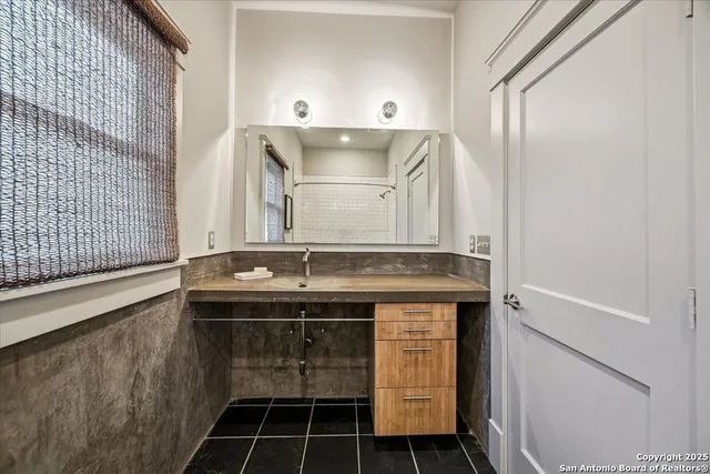 $2,500 | 1021 Harvard Street, Houston, TX 77008