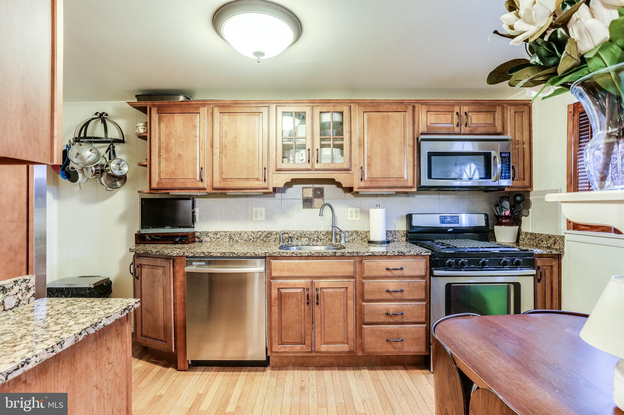 1128 Kevin Road Baltimore, MD 21229 - Photo 7 of 23 Oak cabints and stainless appliances