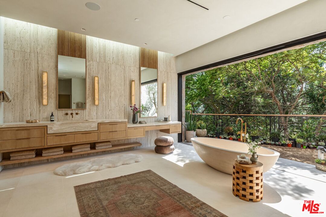 1039 Wallace Ridge Beverly Hills, CA 90210 - Photo 15 of 37