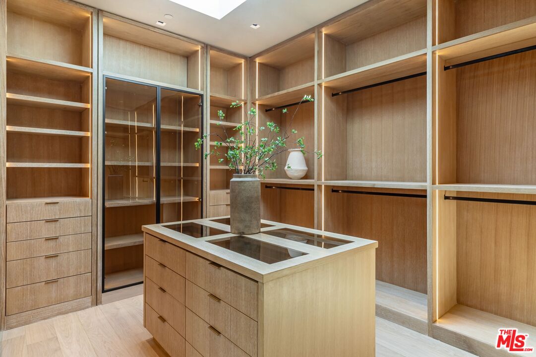 1039 Wallace Ridge Beverly Hills, CA 90210 - Photo 17 of 37