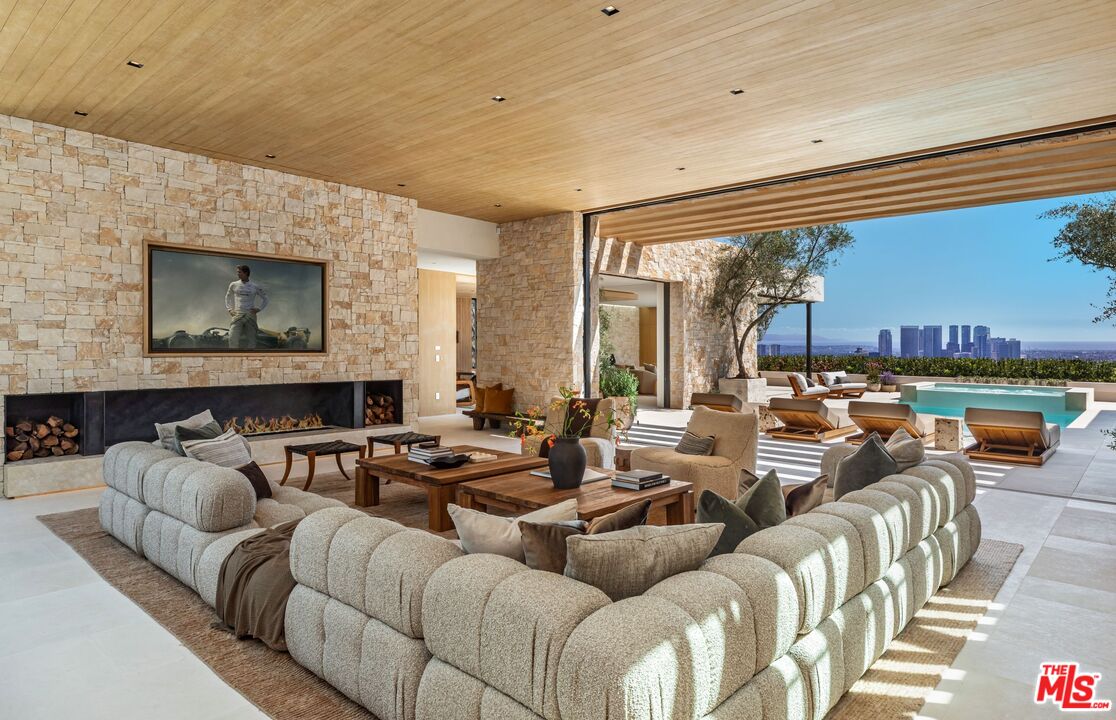 1039 Wallace Ridge Beverly Hills, CA 90210 - Photo 3 of 37