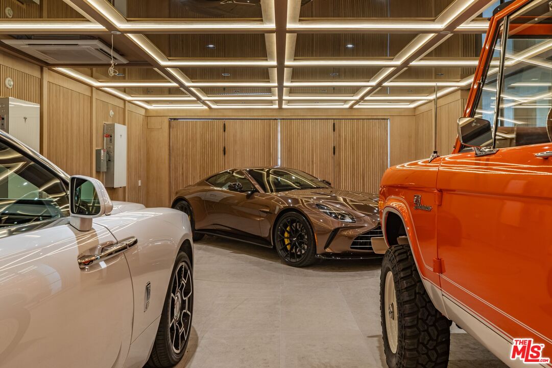 1039 Wallace Ridge Beverly Hills, CA 90210 - Photo 32 of 37