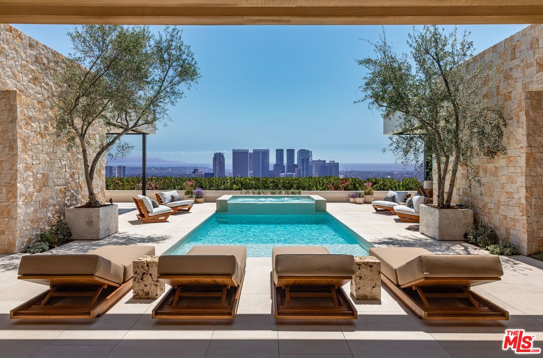 1039 Wallace Ridge Beverly Hills, CA 90210 - Photo 4 of 37