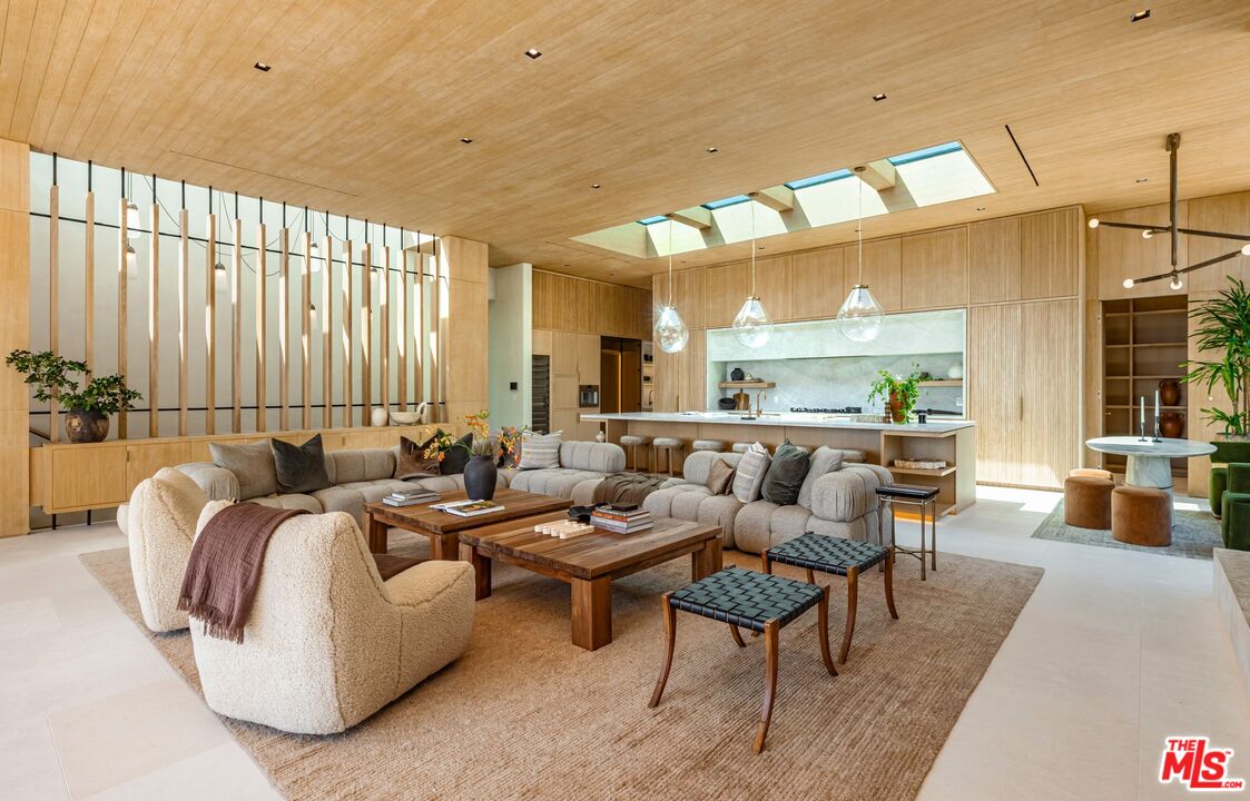 1039 Wallace Ridge Beverly Hills, CA 90210 - Photo 7 of 37