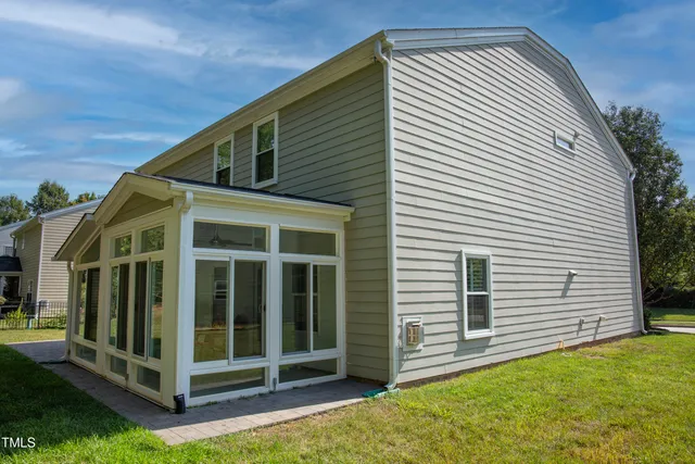a view of a house with a backyard