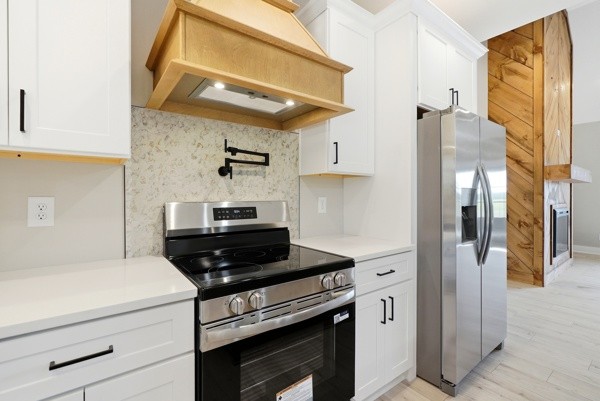 1180 Belfast Farmington Road Lewisburg, TN 37091 - Photo 13 of 41 a kitchen with a stove and a refrigerator