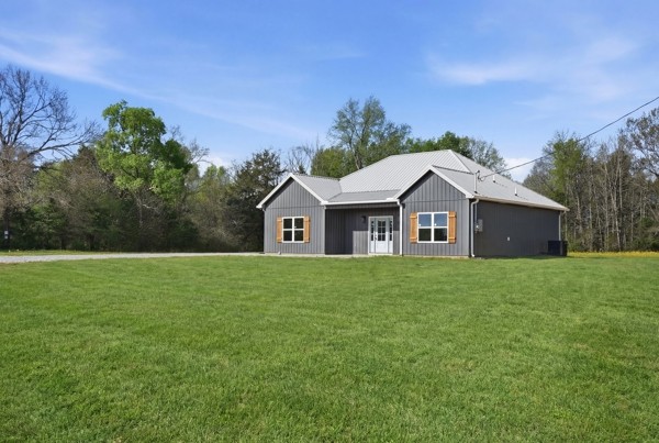 1180 Belfast Farmington Road Lewisburg, TN 37091 - Photo 2 of 41 a front view of a house with garden