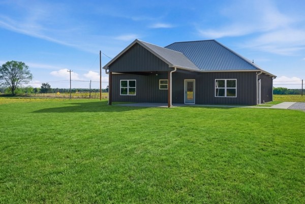 1180 Belfast Farmington Road Lewisburg, TN 37091 - Photo 6 of 41 a front view of a house with garden