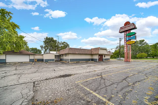 a view of a house with a entertaining space