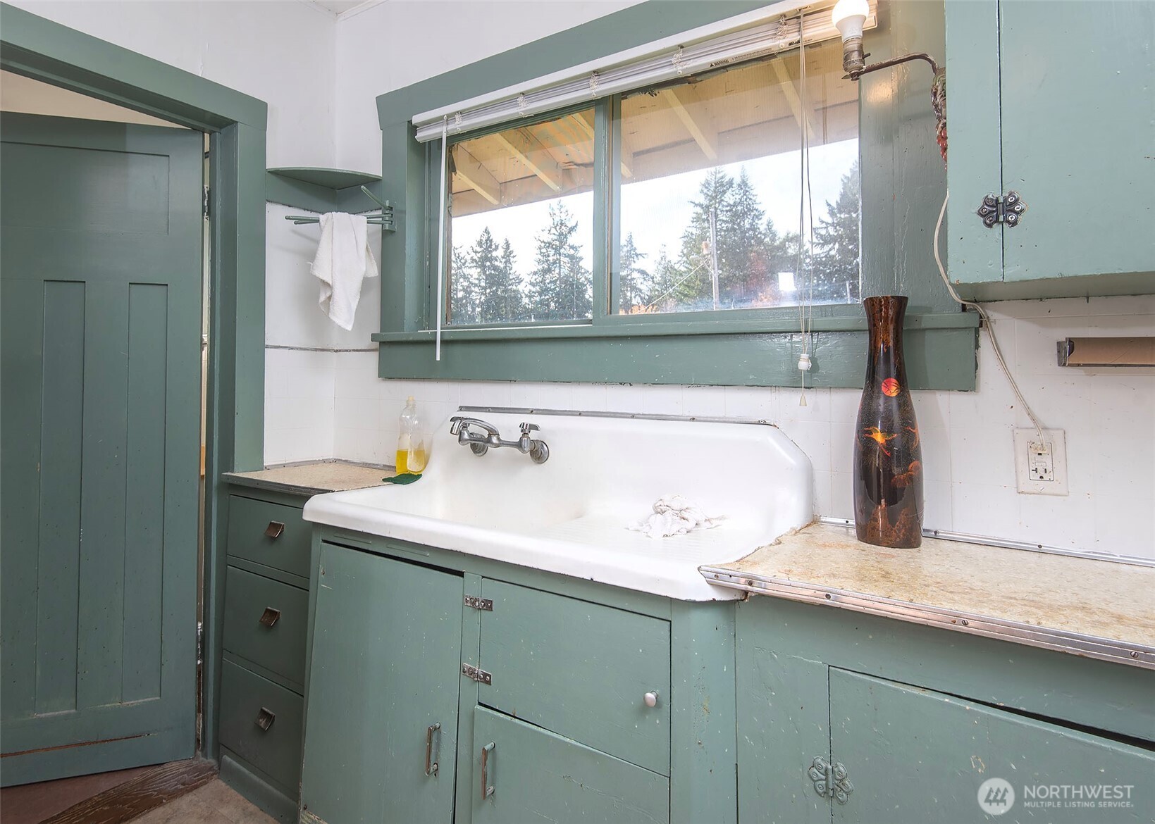 705 South 208th Street Des Moines, WA 98198 - Photo 18 of 20 a bathroom with a sink and mirror