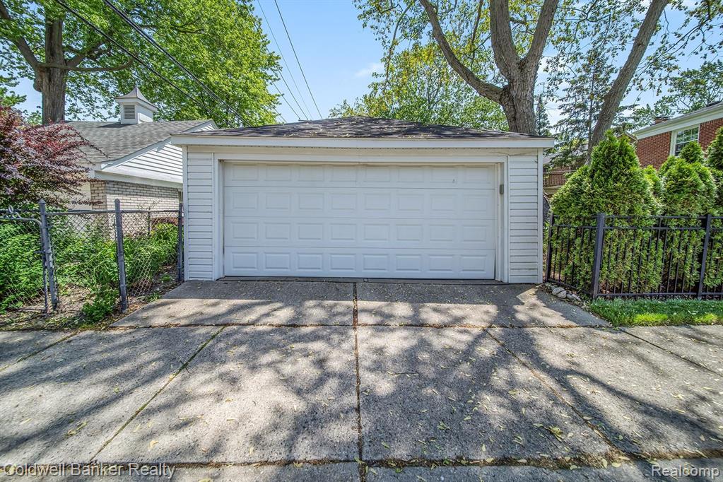 1760 Broadstone Road Grosse Pointe Woods, MI 48236 - Photo 26 of 29