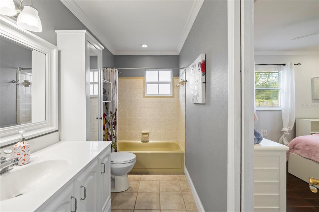 5031 Lakewood Road Sebring, FL 33875 - Photo 30 of 77 a bathroom with a sink a toilet and shower