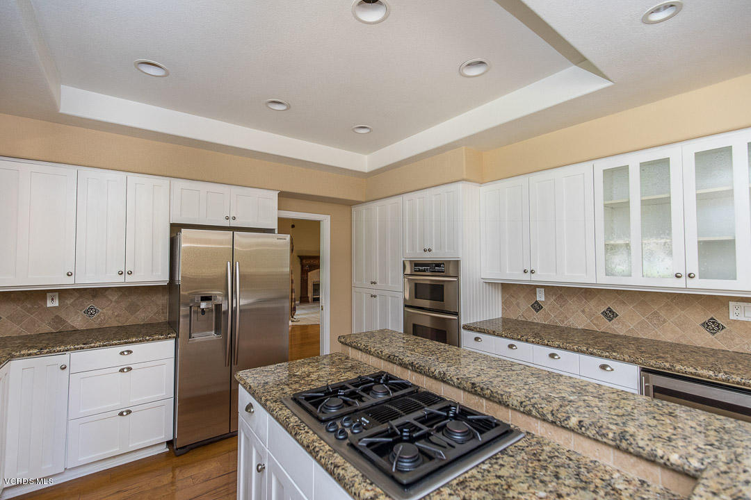 531 Bluegrass Street Simi Valley, CA 93065 - Photo 12 of 53 Kitchen