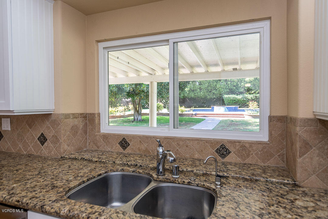 531 Bluegrass Street Simi Valley, CA 93065 - Photo 13 of 53 Kitchen