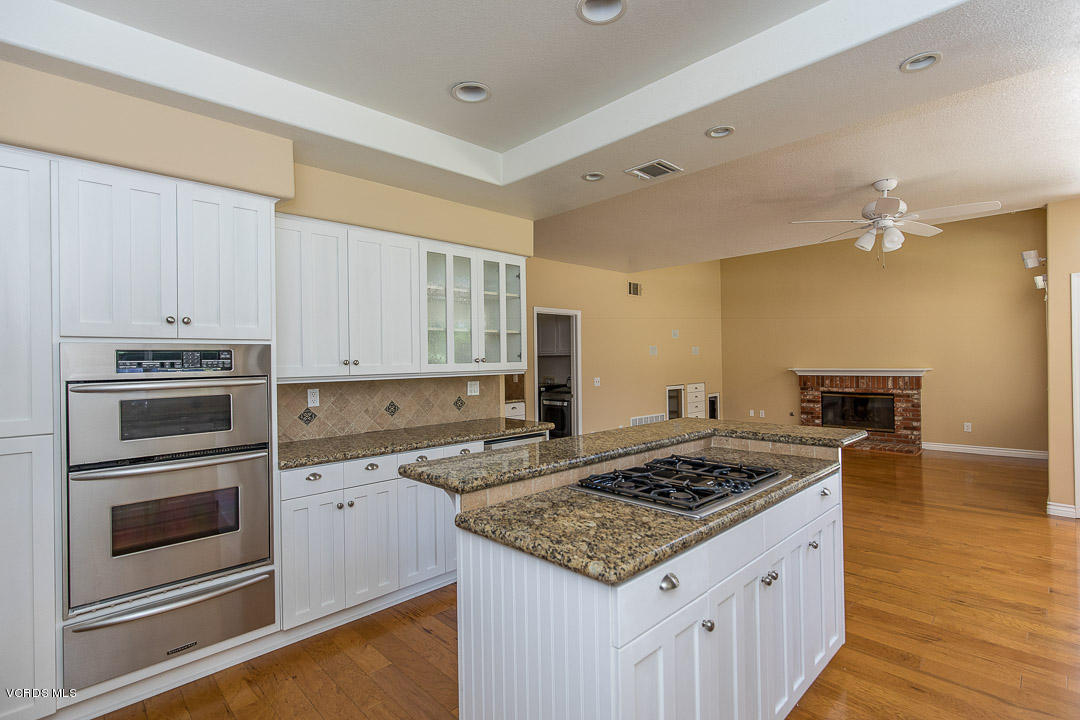 531 Bluegrass Street Simi Valley, CA 93065 - Photo 14 of 53 Kitchen
