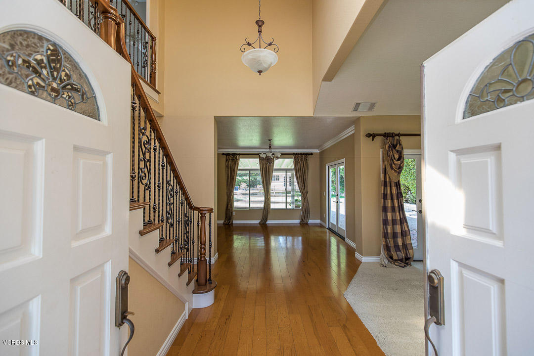 531 Bluegrass Street Simi Valley, CA 93065 - Photo 3 of 53 Entry