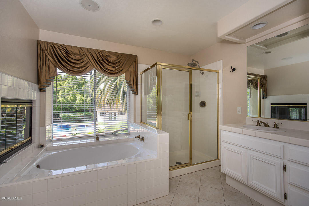 531 Bluegrass Street Simi Valley, CA 93065 - Photo 24 of 53 Master Bathroom