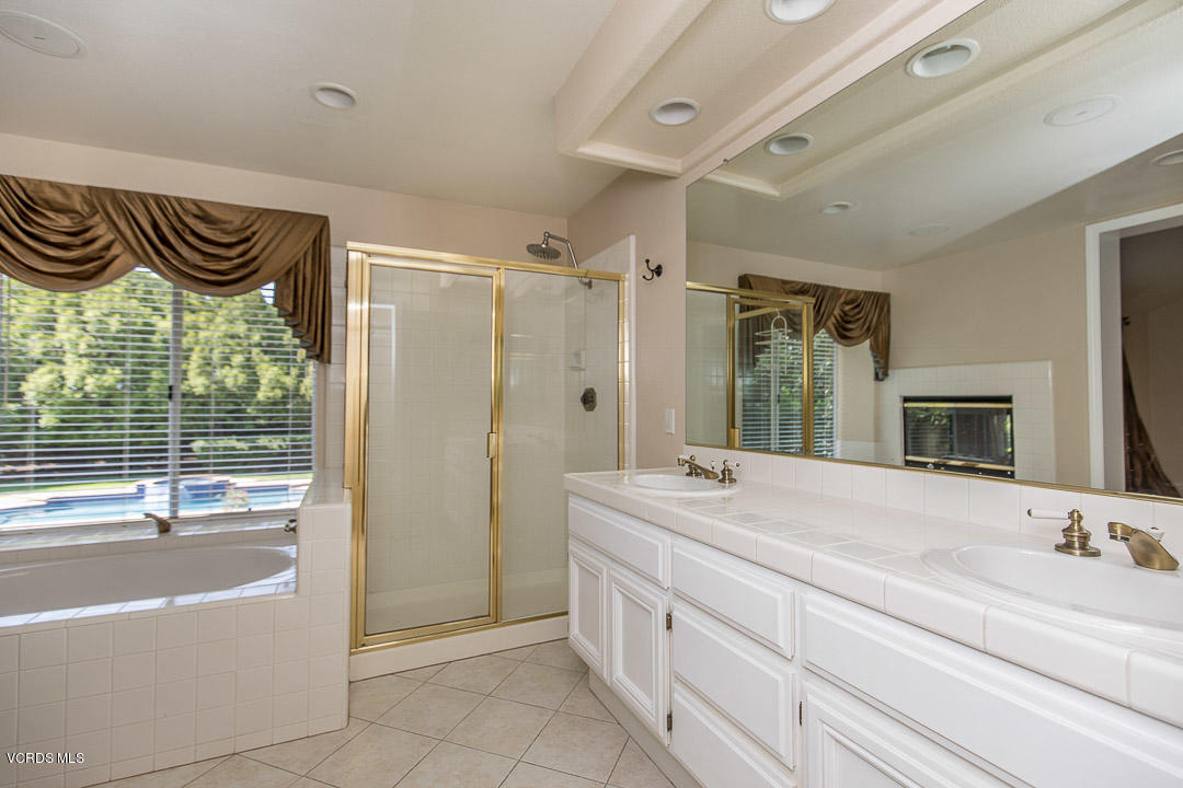 531 Bluegrass Street Simi Valley, CA 93065 - Photo 26 of 53 Master Bathroom