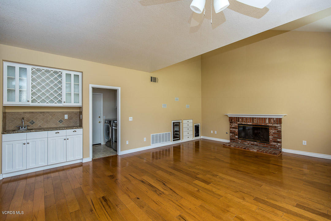 531 Bluegrass Street Simi Valley, CA 93065 - Photo 9 of 53 Family Room