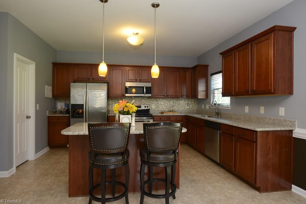 3536 Lamplight Way High Point, NC 27265 - Photo 9 of 29 Gallery Image 9