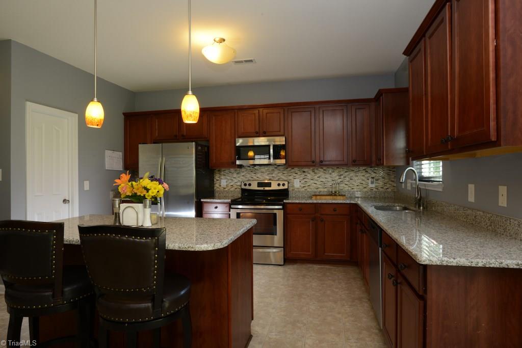 3536 Lamplight Way High Point, NC 27265 - Photo 10 of 29 Gallery Image 10