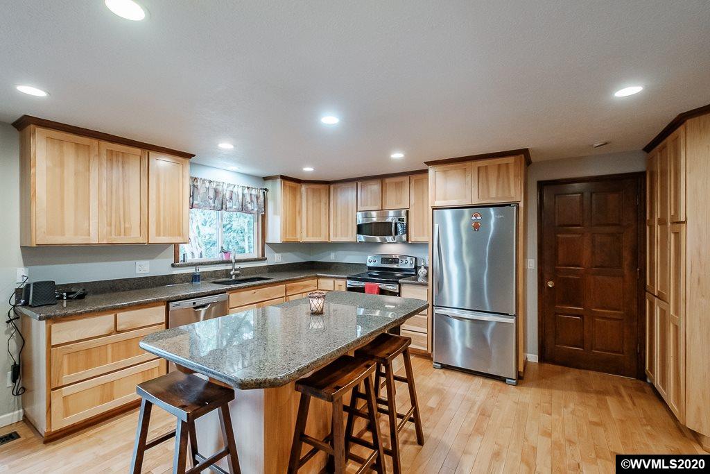 12752 Centerwood Road Southeast Jefferson, OR 97352 - Photo 12 of 42 Gallery Image 12