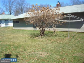 27 Gamewood Road Levittown, PA 19057 - Photo 11 of 12 Exterior Back