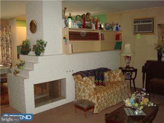 27 Gamewood Road Levittown, PA 19057 - Photo 7 of 12 Living Room