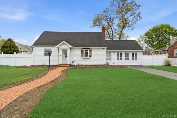 $629,000 | 1333 13th Street, West Babylon, NY 11704