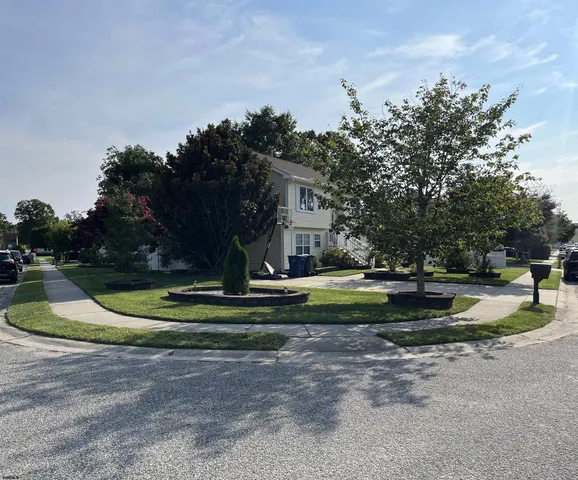 a view of a fountain in front of a house