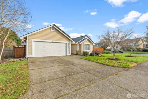 a view of house with yard and garage