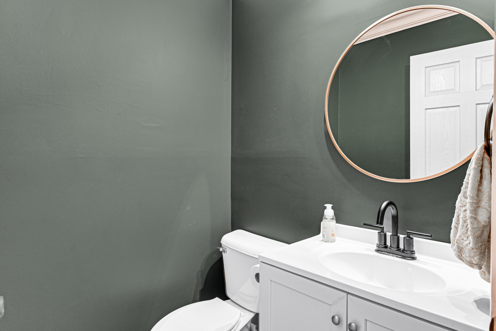 20607 South Acorn Ridge Drive Frankfort, IL 60423 - Photo 11 of 18 a bathroom with a sink mirror and toilet