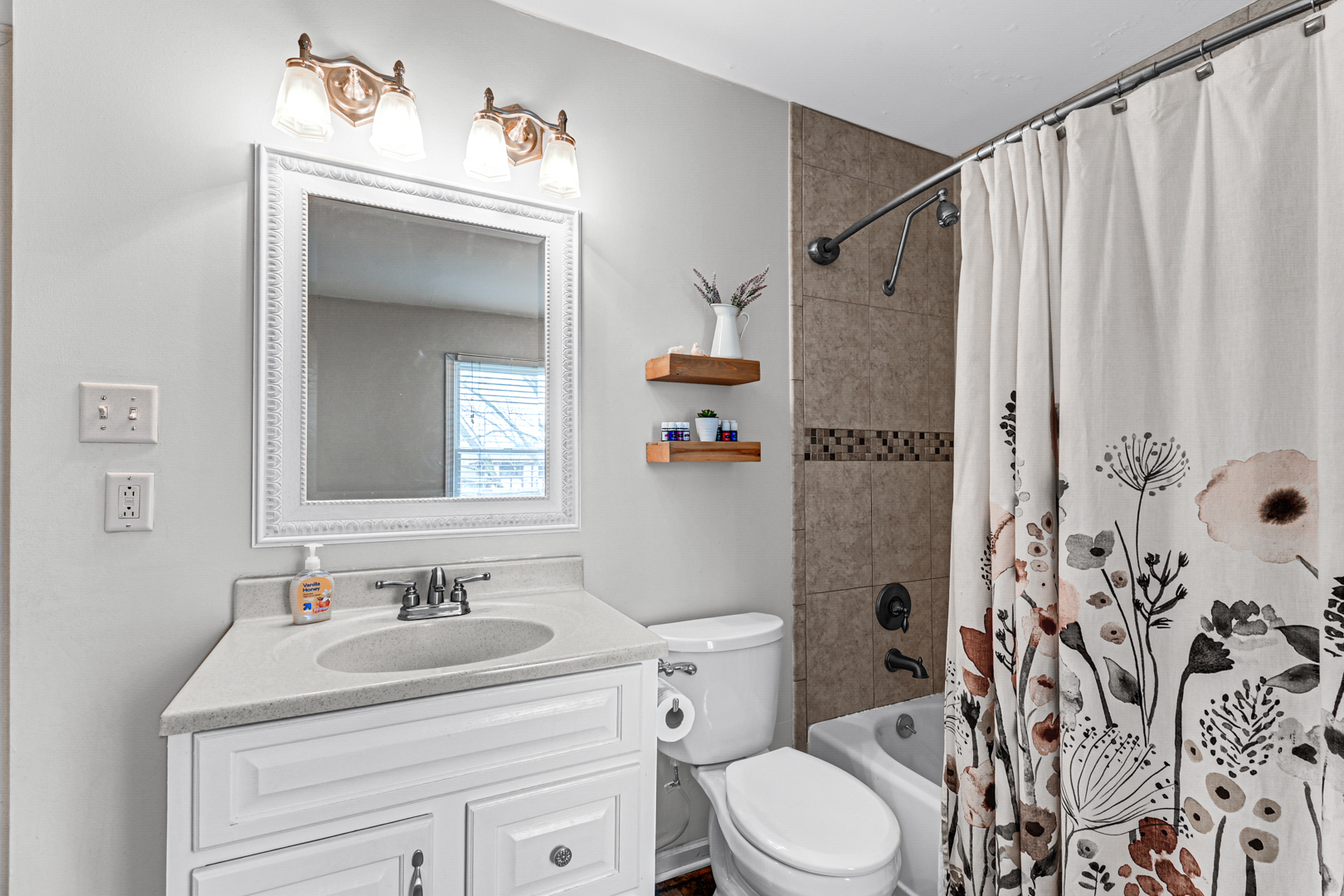 20607 South Acorn Ridge Drive Frankfort, IL 60423 - Photo 16 of 18 a bathroom with a sink toilet and shower