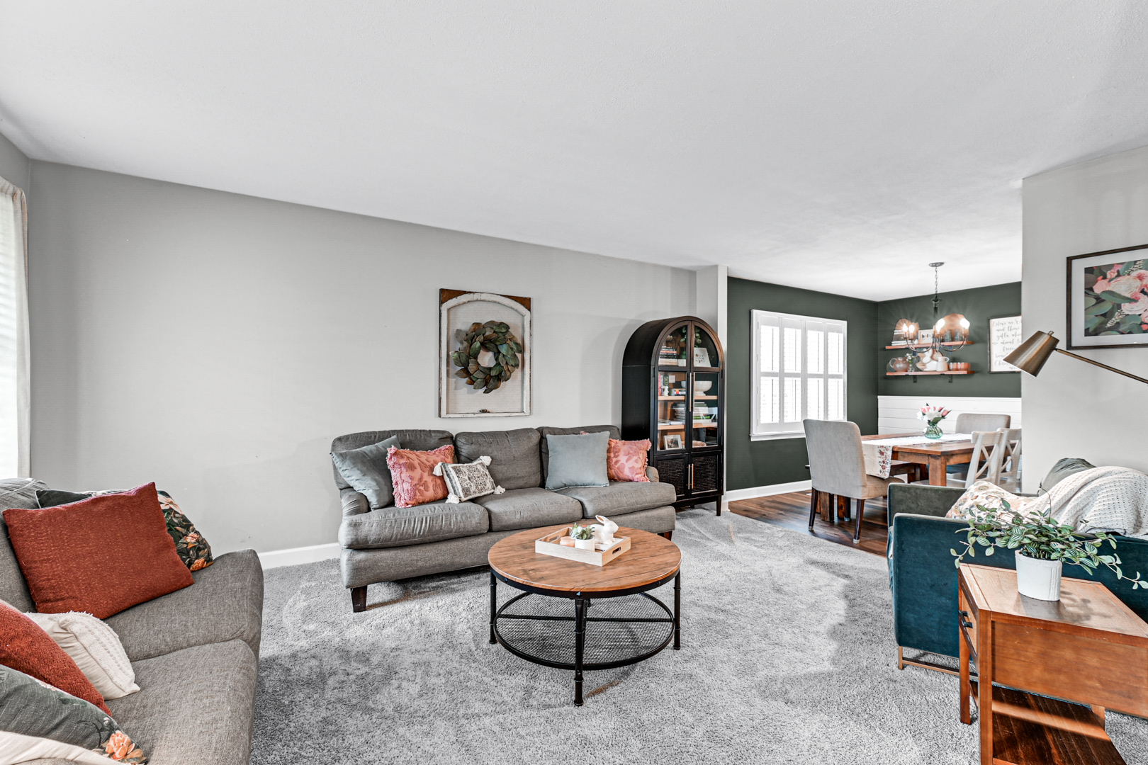 20607 South Acorn Ridge Drive Frankfort, IL 60423 - Photo 4 of 18 a living room with furniture and a large window