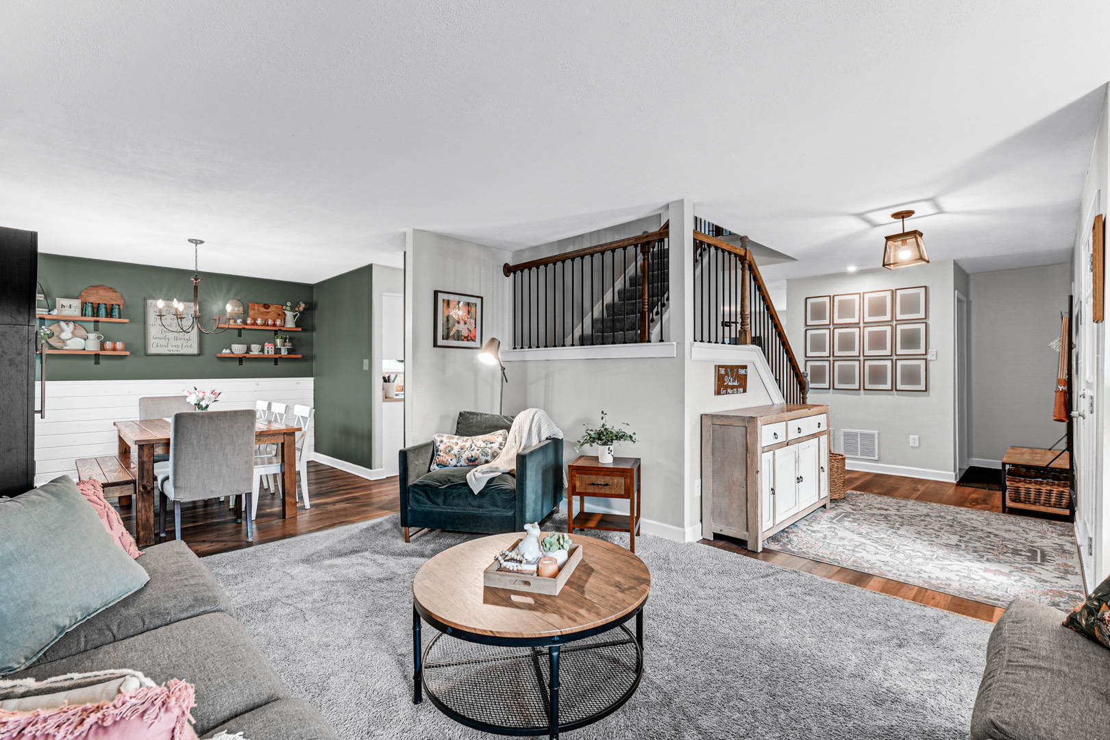20607 South Acorn Ridge Drive Frankfort, IL 60423 - Photo 5 of 18 a living room with furniture a piano and wooden floor