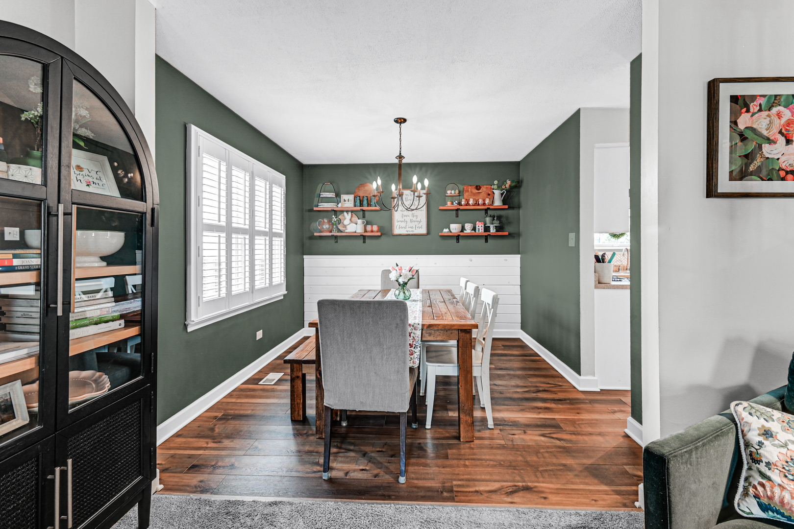 20607 South Acorn Ridge Drive Frankfort, IL 60423 - Photo 6 of 18 a dining room with furniture a book and wooden floor